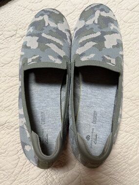 Clarks Women's Gray Camouflage Slip-On Flats